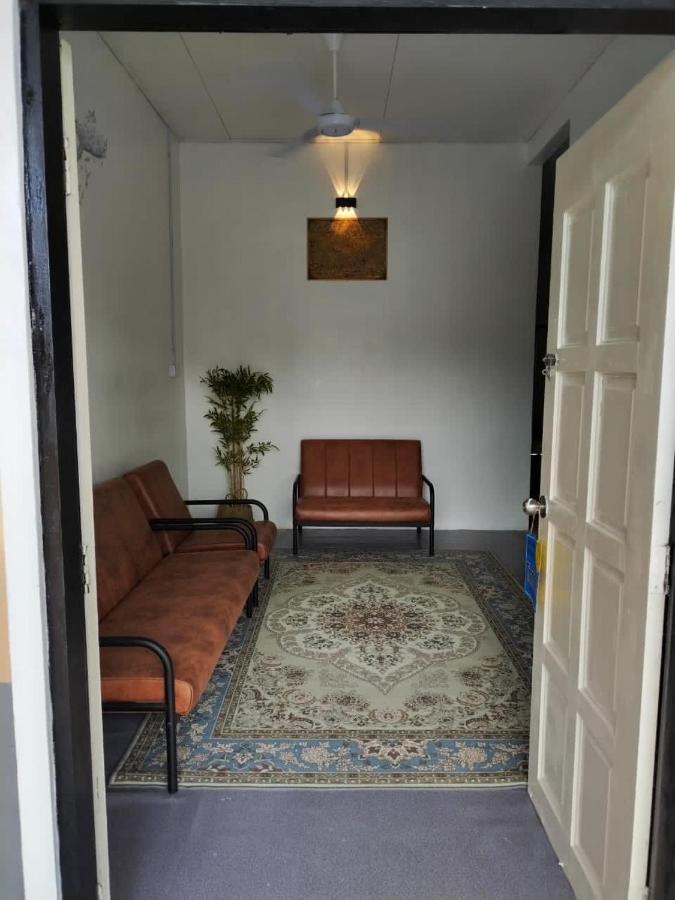 Homestay Embah Ros & Embah Lek Hutan Melintang 外观 照片