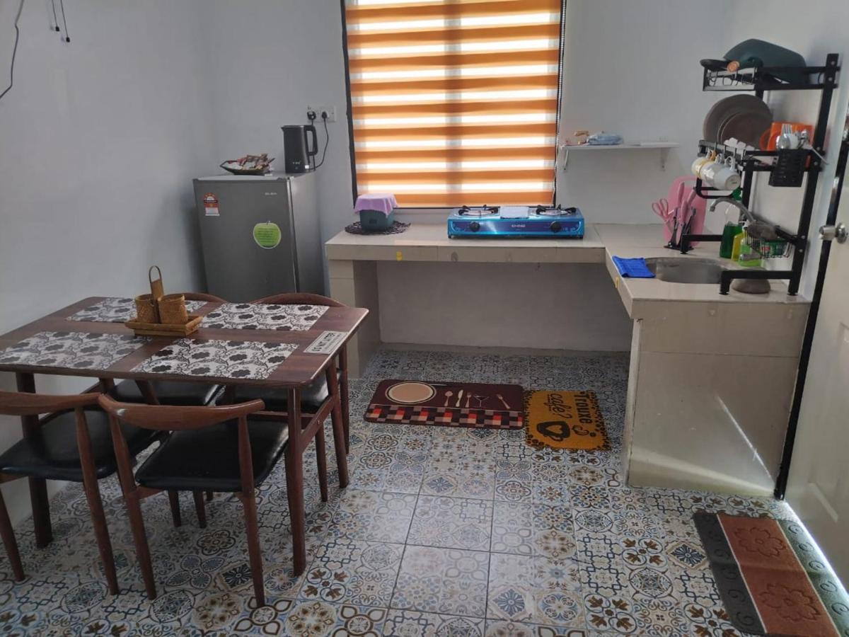 Homestay Embah Ros & Embah Lek Hutan Melintang 外观 照片