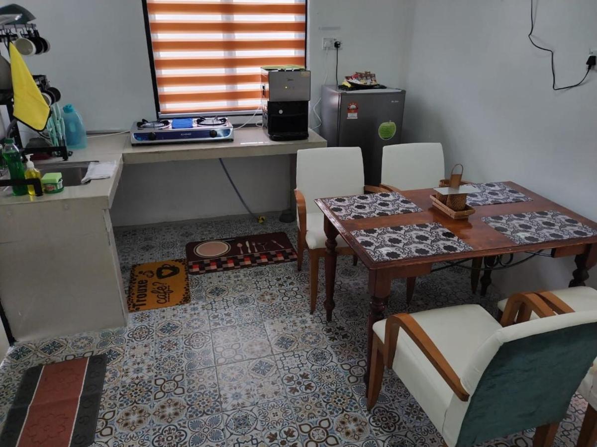 Homestay Embah Ros & Embah Lek Hutan Melintang 外观 照片